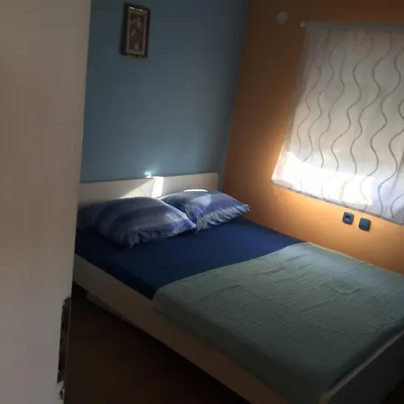 With Parking Space - Torovi - - Pedinka, - 17316 Vir