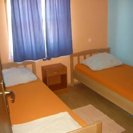 With Parking Space - Torovi - - Pedinka, - 17316 Vir